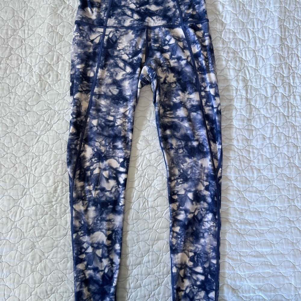 Athleta women Navy and White Tie-Dye Leggings